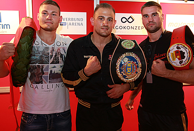 
                <strong>Die Gewinner des Abends</strong><br>
                Die glücklichen Sieger der SES-Fightnight: Franceso Pianeta (m.), Tom Schwarz (l.) und Steffen Kretschmann. 
              