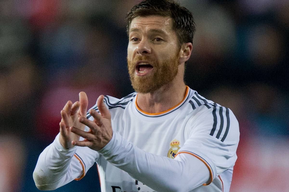 
                <strong>Xabi Alonso</strong><br>
                Auch Xabi Alonso fällt im Champions-League-Finale dieses Jahr aus. Bei der 4:0-Gala in München kassiert der Real-Abräumer seine dritte Gelbe Karte der Saison beschwert sich im Anschluss über die Regel der UEFA: "Das muss geändert werden."
              