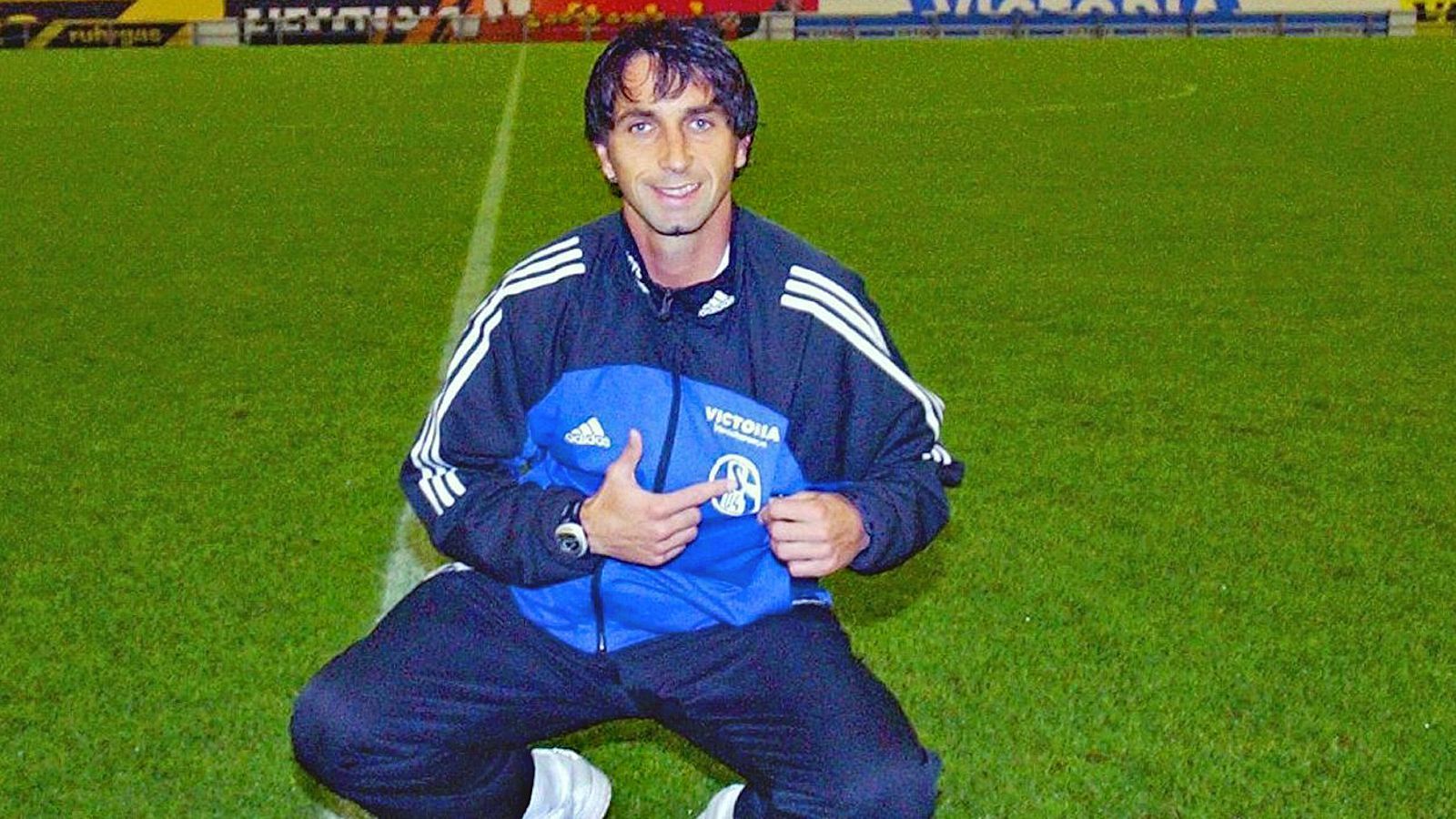 
                <strong>Sturm: Eduard Glieder</strong><br>
                "Edi", der Ösi-Bomber. Der vielleicht legendärste Schalke-Deal der vergangenen 20 Jahre. Im UI-Cup-Halbfinale 2003 schoss er mit zwei Toren für den österreichischen FC Superpfund (heute FC Pasching) den SV Werder Bremen aus den Pokal. Im Finale verlor der Verein gegen Schalke. Doch Glieder hat scheinbar so fasziniert, dass die Schalker ihn direkt für die Folgesaison verpflichteten. Doch auf Schalke floppte er auf ganzer Linie. Kam auf 16 Einsätze und wechselte zurück nach Österreich. 
              