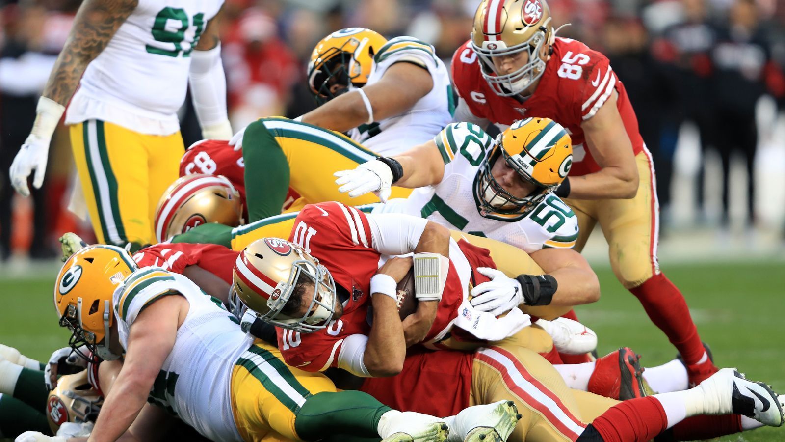 
                <strong>NFC Championship Game</strong><br>
                Voller Einsatz für ein First Down von 49ers-Quarterback Jimmy Garoppolo.
              