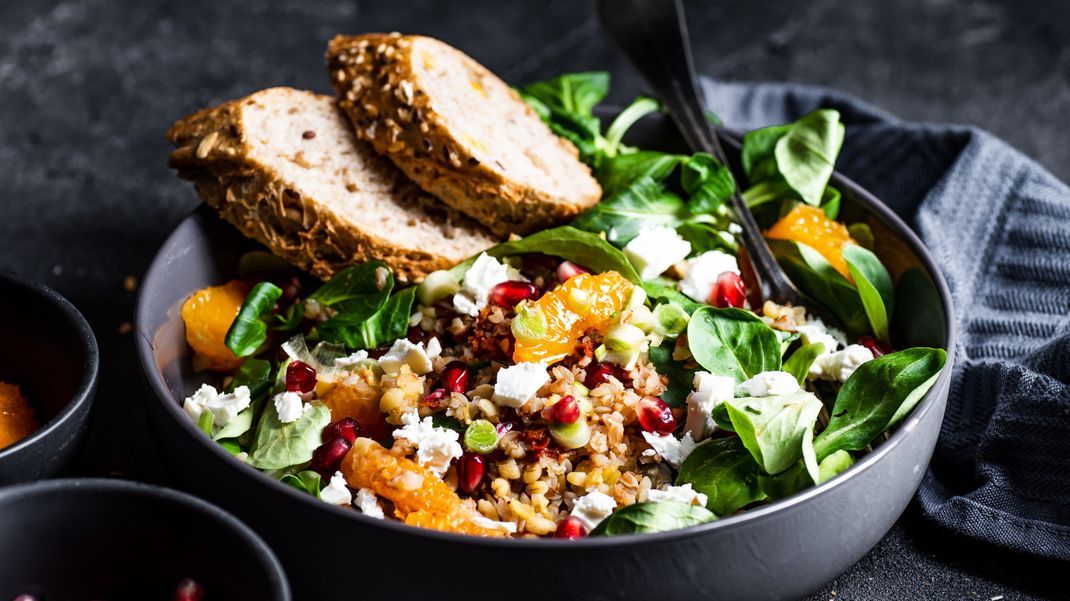 Not every salad is suitable for weight loss.  You should also pay attention to what is eaten with the salad.  It is best to enjoy the salad with one piece of bread, or to do without it altogether.