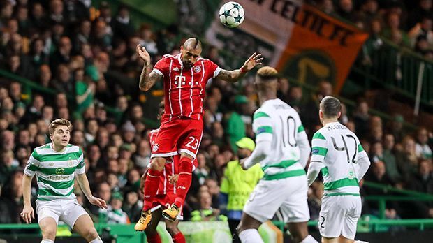 
                <strong>Arturo Vidal</strong><br>
                Bekommt von Jupp Heynckes die Sonderrolle verpasst und darf gleich mehrere Positionen bekleiden. Mal auf der Sechs, dann auf der Acht, oder aber auf der Neun oder der Zehn: Vidal ist überall. Nicht immer fehlerfrei, aber immer bei 100 Prozent. Muss nach einer Stunde runter. ran-Note: 3
              