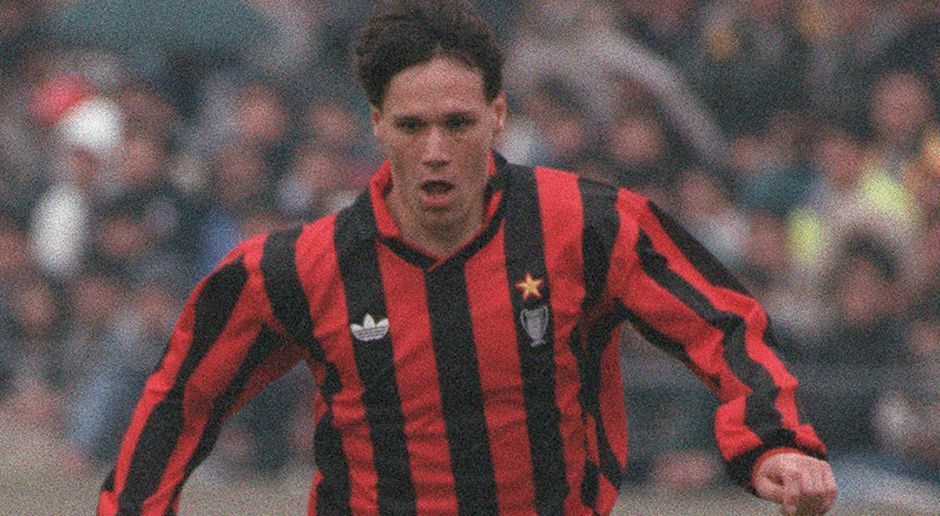 
                <strong>Marco van Basten</strong><br>
                Sturm: Marco van Basten - Spielte von 1987 bis 1995 für Milan. Mit Marco van Basten erlebte Milan glorreiche Zeiten. Der holländische Knipser wurde als Milanisti Weltfußballer, dreimal Europas Fußballer des Jahres und sammelte Titel um Titel. Auch er kommt auf über 100 Tore, um genau zu sein: 128.
              