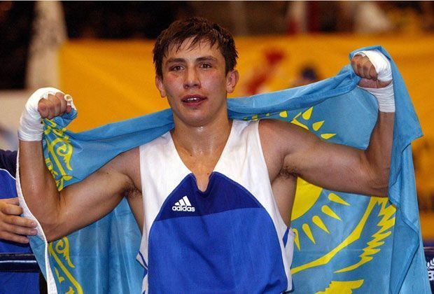 
                <strong>Das ist Gennady Golovkin</strong><br>
                Die Brüder versprechen sich, nie gegeneinander anzutreten. Ziehen sie ins Finale des gleichen Turniers ein, tritt einer der beiden ab. Gennady siegt unter anderem bei der Amateur-WM 2003 in Bangkok.
              