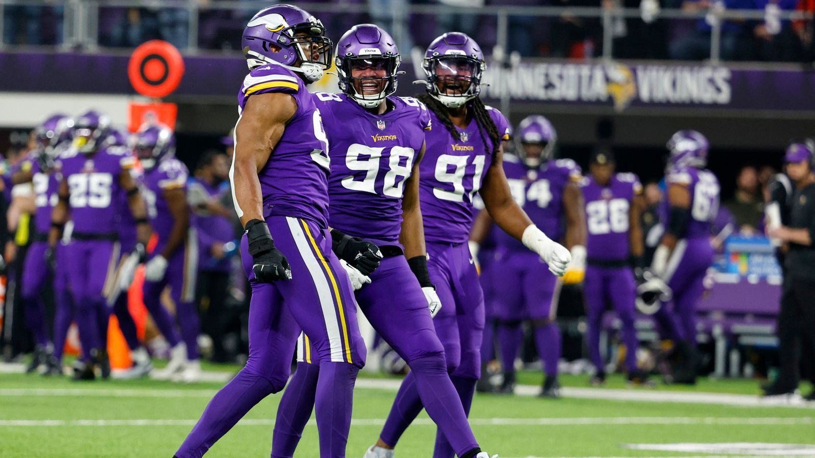 
                <strong>Platz 17: Minnesota Vikings</strong><br>
                44,4 Prozent Siegquote (35 Siege, 44 Niederlagen, 2 Unentschieden)
              