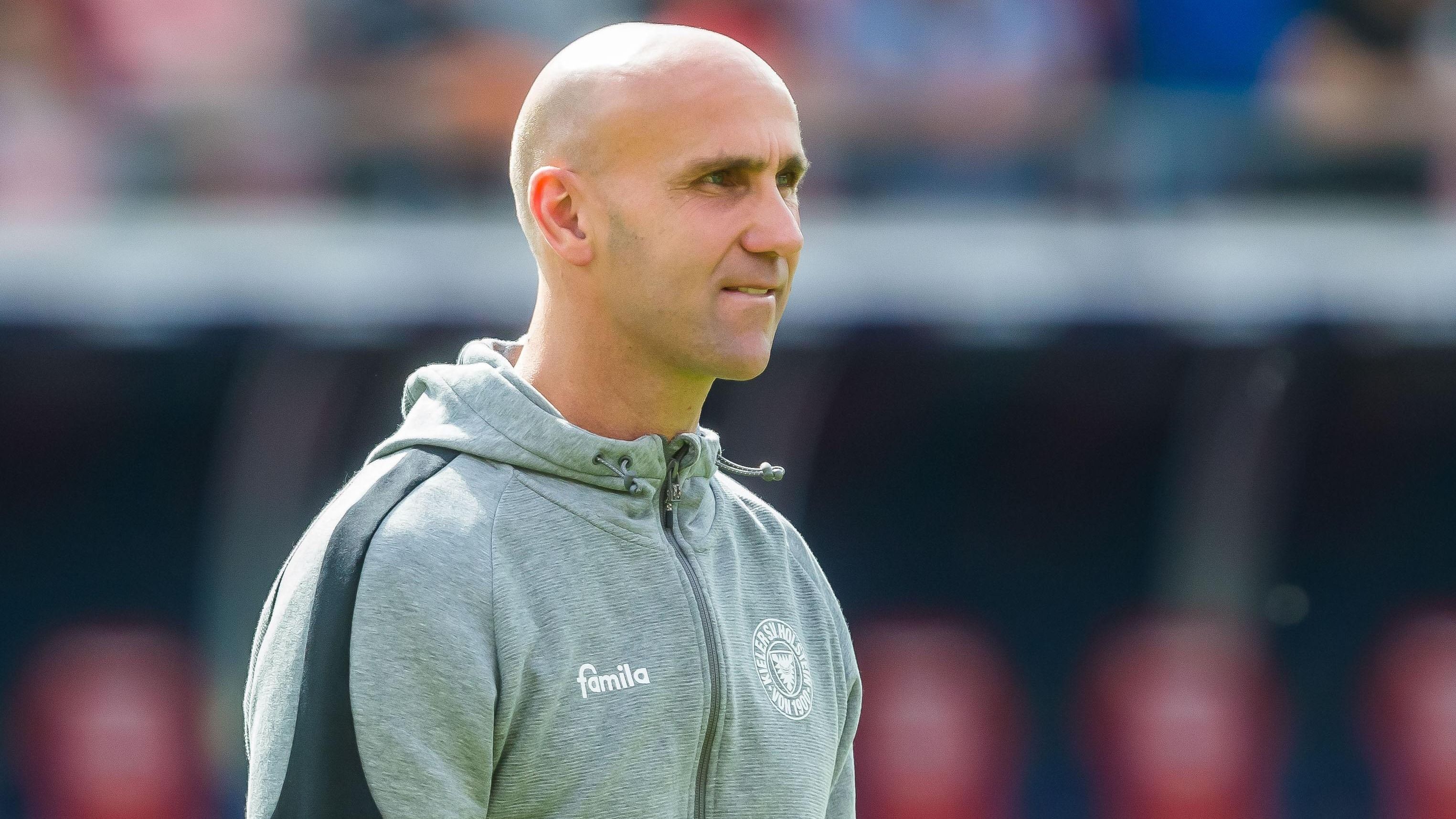 
                <strong>Andre Schubert (entlassen von Holstein Kiel)</strong><br>
                Nachdem mit Daniel Meyer und Robin Dutt schon zwei Zweitliga-Trainer das Amt niederlegen mussten, ist Andre Schubert von Holstein Kiel der Dritte im Bunde. Nach der Niederlage gegen den 1. FC Heidenheim wurde Schubert am Sonntag nach nur sieben Pflichtspielen entlassen. 
              