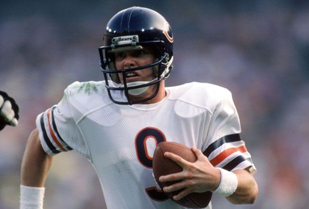 
                <strong>Chicago Bears: Jim Mcmahon</strong><br>
                Jim McMahon galt als Rebell der NFL. Neben dem Spielfeld fiel er mehr durch Alkohol-Eskapaden auf, als durch ein geregeltes Leben. Dennoch sicherte der Quarterback, der auf einem Auge fast blind ist, den Bears einen Super Bowl im Jahr 1986. Bei den Fans machte er sich dadurch unsterblich.
              