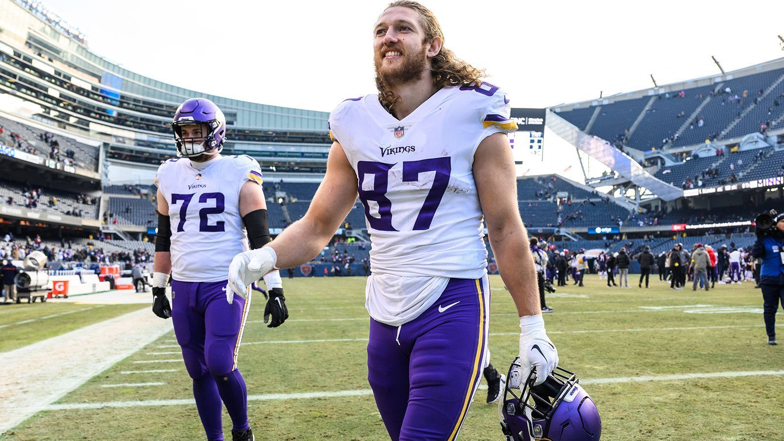 
                <strong>T.J. Hockenson</strong><br>
                &#x2022; vollständiger Name: Thomas James Hockenson<br>&#x2022; Team: Minnesota Vikings<br>&#x2022; Position: Tight End<br>
              