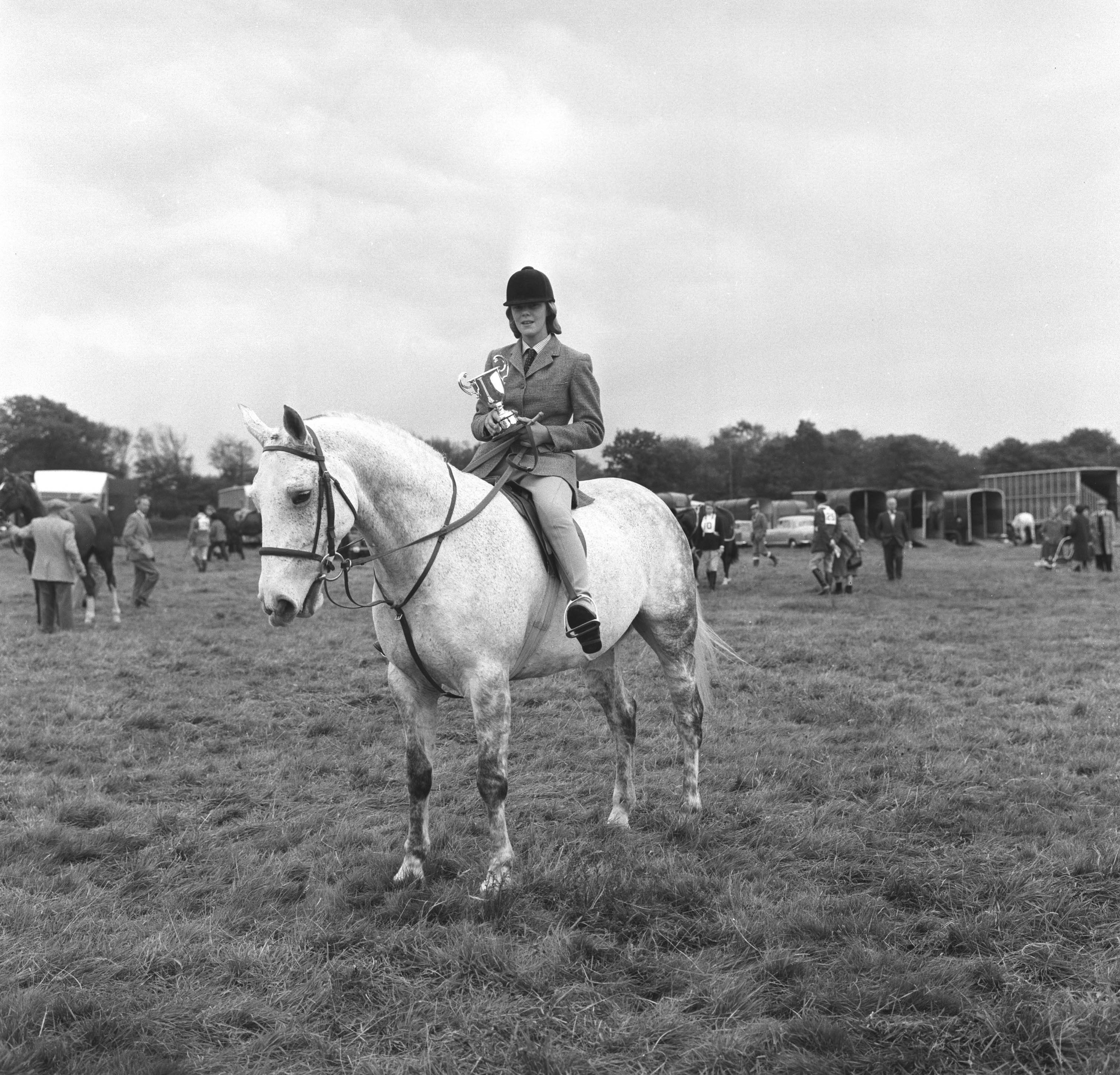 Camilla 1962 bei einem Turnier.
