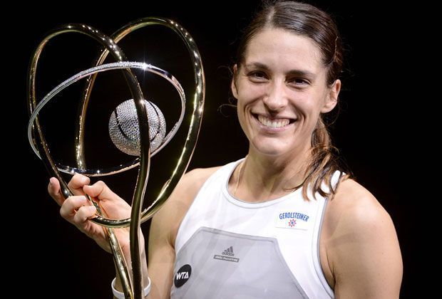 
                <strong>Antwerpen 2015</strong><br>
                In Antwerpen sichert sich Petkovic Titel Nummer sechs. Das Finale gegen Carla Suarez-Navarro gewinnt sie ohne gespielt zu haben, da die Spanierin nicht antreten kann. 
              