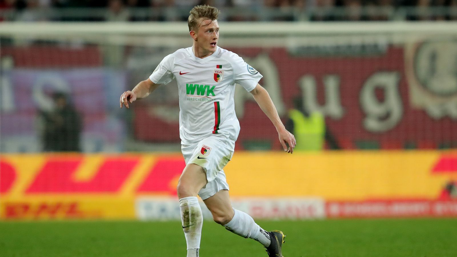 
                <strong>FC Augsburg</strong><br>
                Der FC Augsburg will im Winter noch Torwart Fabian Giefer sowie Außenbahnspieler Georg Teigl (im Bild) abgeben.
              