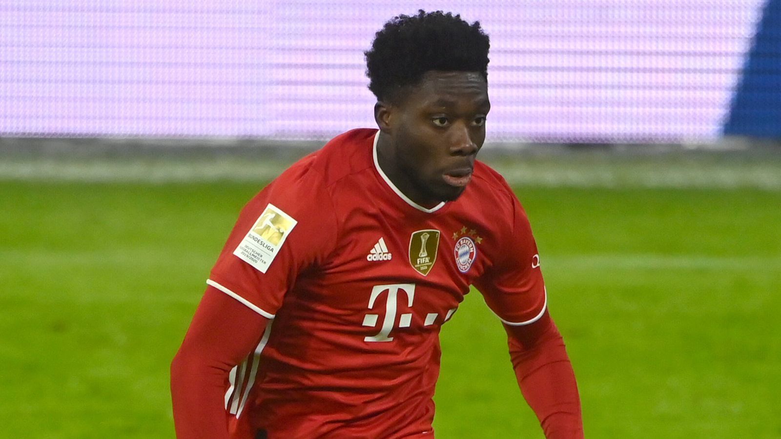 
                <strong>Alphonso Davies</strong><br>
                Davies zeigt auf der linken Abwehrseite ungewohnte Wackler und verliert Toure vor allem im ersten Durchgang aus den Augen. Der Kanadier ist nur selten ins Offensivspiel eingebunden ein und kann seine PS nicht auf den Platz bringen. ran-Note: 4
              