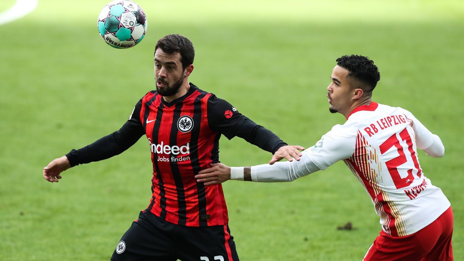 
                <strong>RB Leipzig gegen Eintracht Frankfurt im ran-Check</strong><br>
                RB Leipzig ist beim 1:1 gegen Eintracht Frankfurt lange das bessere Team, lässt aber Punkte liegen und kann nicht mehr aus eigener Kraft Meister werden. Die Partie im ran-Check.
              