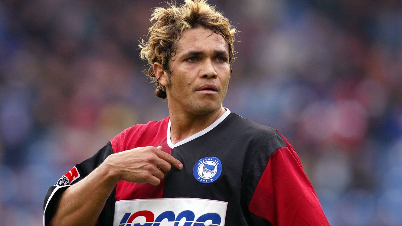 
                <strong>Platz 9 (geteilt): Alex Alves (Hertha BSC Berlin)</strong><br>
                &#x2022; Strafe: 50.000 Euro<br>Ohne Führerschein kein Auto fahren! Diese Lektion musste 2002 auch die verstorbene Hertha-Legende auf die harte Tour lernen: Vom damaligen Berliner Manager Dieter Hoeneß gab es eine hohe Geldstrafe für die illegale Fahrt.
              