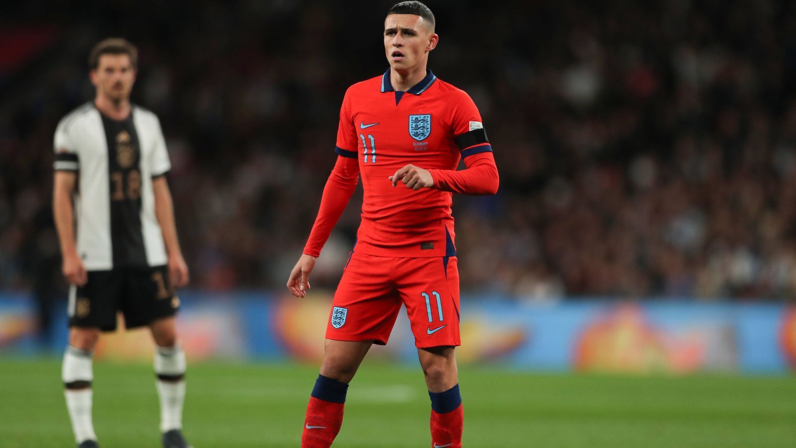
                <strong>Platz 3: Phil Foden (England)</strong><br>
                &#x2022; Position: Zentrales Mittelfeld/Linksaußen<br>&#x2022; Alter: 22<br>&#x2022; Verein: Manchester City<br>&#x2022; Marktwert: <strong>110 Millionen Euro</strong><br>
              