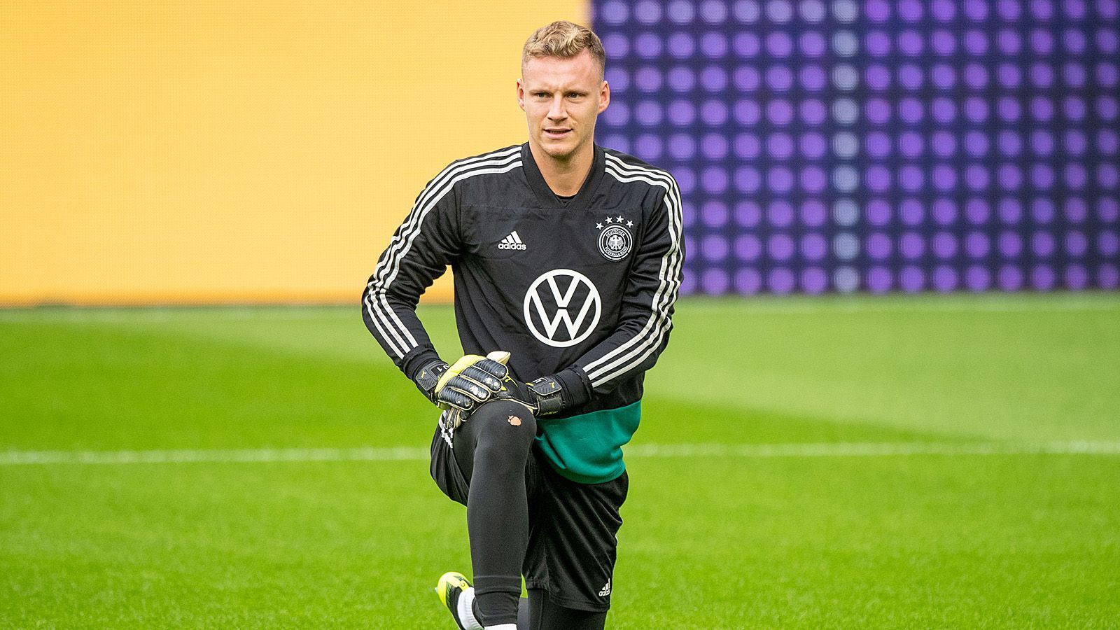 
                <strong>Tor</strong><br>
                Bernd Leno (FC Arsenal): Beim FC Bayern gibt es Gedankenspiele Leno als Ersatzmann hinter Manuel Neuer zu holen. Eine andere Rolle dürfte er auch bei der Euro 2020 nicht spielen. Wohl dabei, aber nicht mittendrin. ran-Fazit: Gute Chancen
              