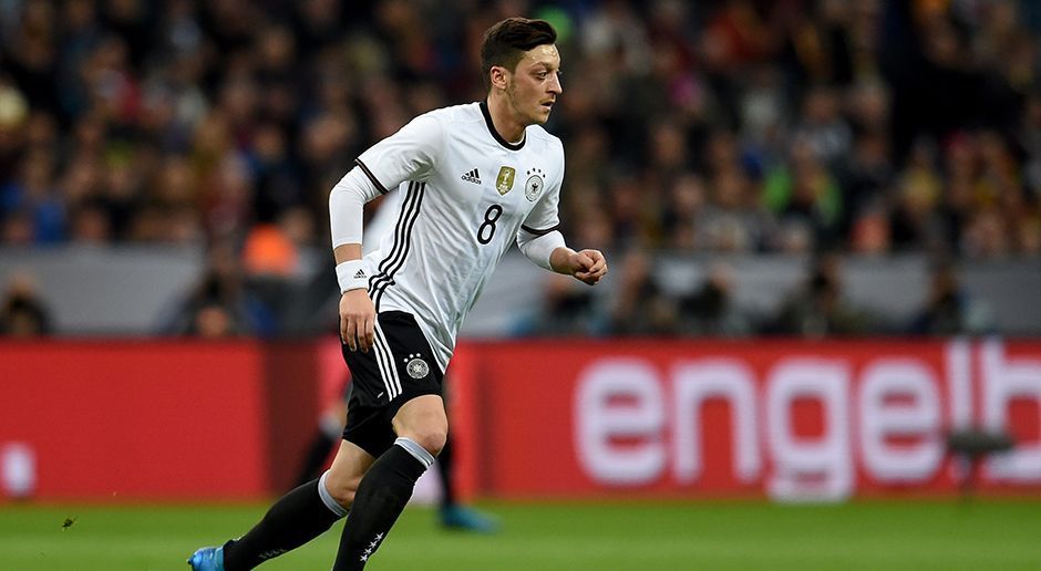 
                <strong>Mesut Özil</strong><br>
                Mittelfeld: Mesut Özil (FC Arsenal), 27 Jahre, 72 Länderspiele, 19 Tore, Weltmeister 2014.
              