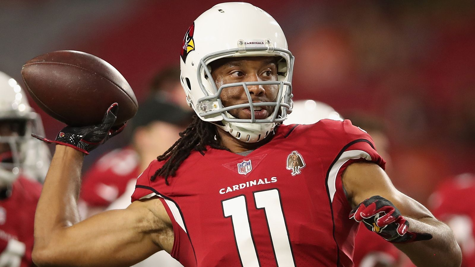 
                <strong>Larry Fitzgerald (Arizona Cardinals)</strong><br>
                Larry Fitzgerald könnte am Sonntag einen Reception-Rekord der NFL brechen. Aktuell steht die Cardinals-Legende bei 1.281 und ist damit gleichauf mit Jerry Rice. Mit einer einzigen Reception gegen die Detroit Lions würde er Rice überholen und zum NFL-Spieler mit den meisten Receptions für ein einziges Team werden. 
              