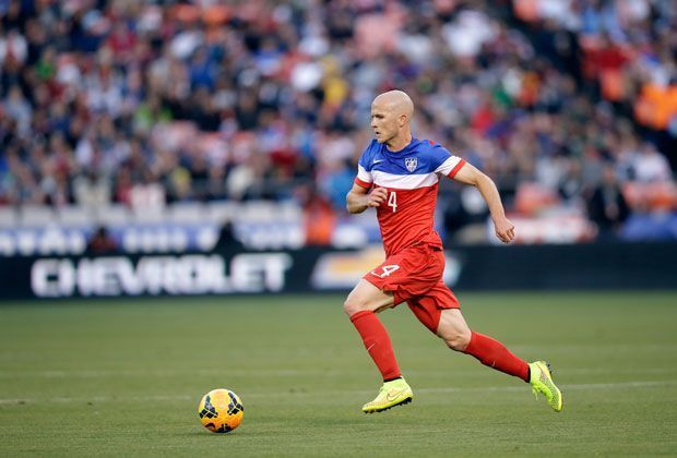 
                <strong>Michael Bradley</strong><br>
                Drei Jahre lang stand Michael Bradley für Borussia Mönchengladbach auf dem Platz, wo er durchaus überzeugen konnte. Nach Zwischenstopps in England und Italien spielt er seit diesem Jahr für den FC Toronto. Im amerikanischen Team ein wichtiger Spielgestalter.
              