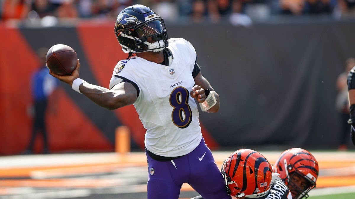 CINCINNATI, OH - OCTOBER 06: Baltimore Ravens quarterback Lamar Jackson (8) passes the ball during the game against the Baltimore Ravens and the Cincinnati Bengals on October 6, 2024, at Paycor Sta...