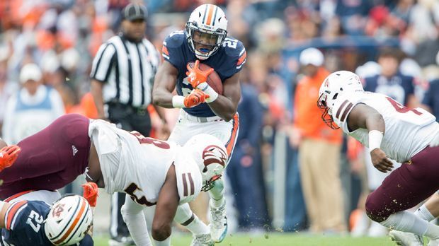 
                <strong>Kerryon Johnson (Running Back)</strong><br>
                Kerryon Johnson trug seine Auburn Tigers zu einer 10-4-Bilanz. Mit 1391 Yards und 18 Touchdowns kann er am Boden mit Barkley mithalten. Durch die Luft wird es für ihn mit 194 Yards und zwei Touchdowns aber dünner.
              