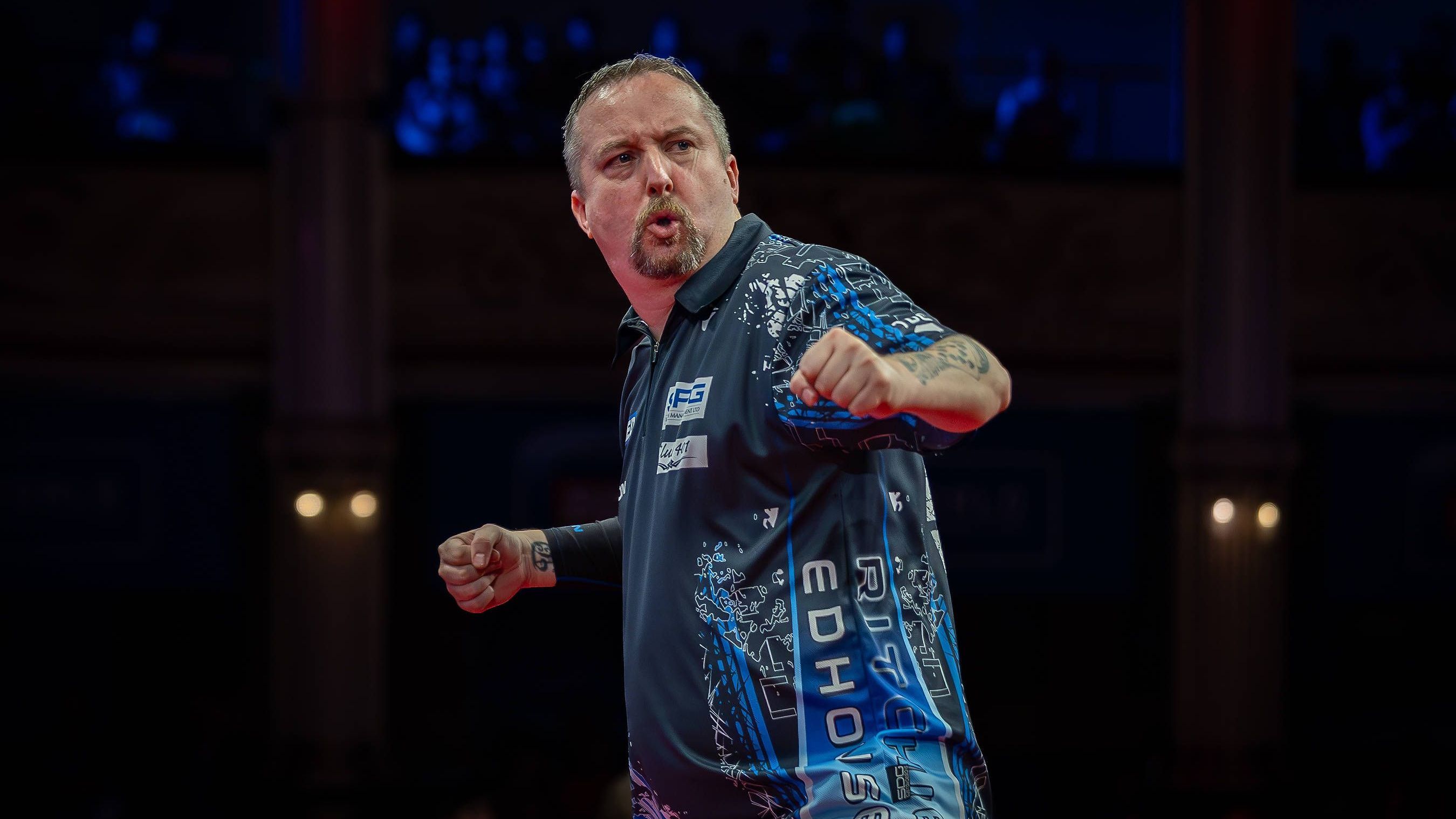 <strong>European Darts Championship<br></strong>Der Titel könnte irreführend sein. Zwar ist das Turnier sozusagen die Darts-EM, es können aber auch Spieler von anderen Kontinenten teilnehmen - Voraussetzung ist, dass sie zu den besten 32 auf der zuvor beendeten European Tour gehörten. <a data-li-document-ref="452106" href="https://www.ran.de/sports/darts-em-pietreczko-verpasst-halbfinale-edhouse-triumphiert-452106">2024 holte völlig überraschend Ritchie Edhouse seinen ersten großen Titel</a>, Taylor und van Gerwen siegten jeweils vier Mal.