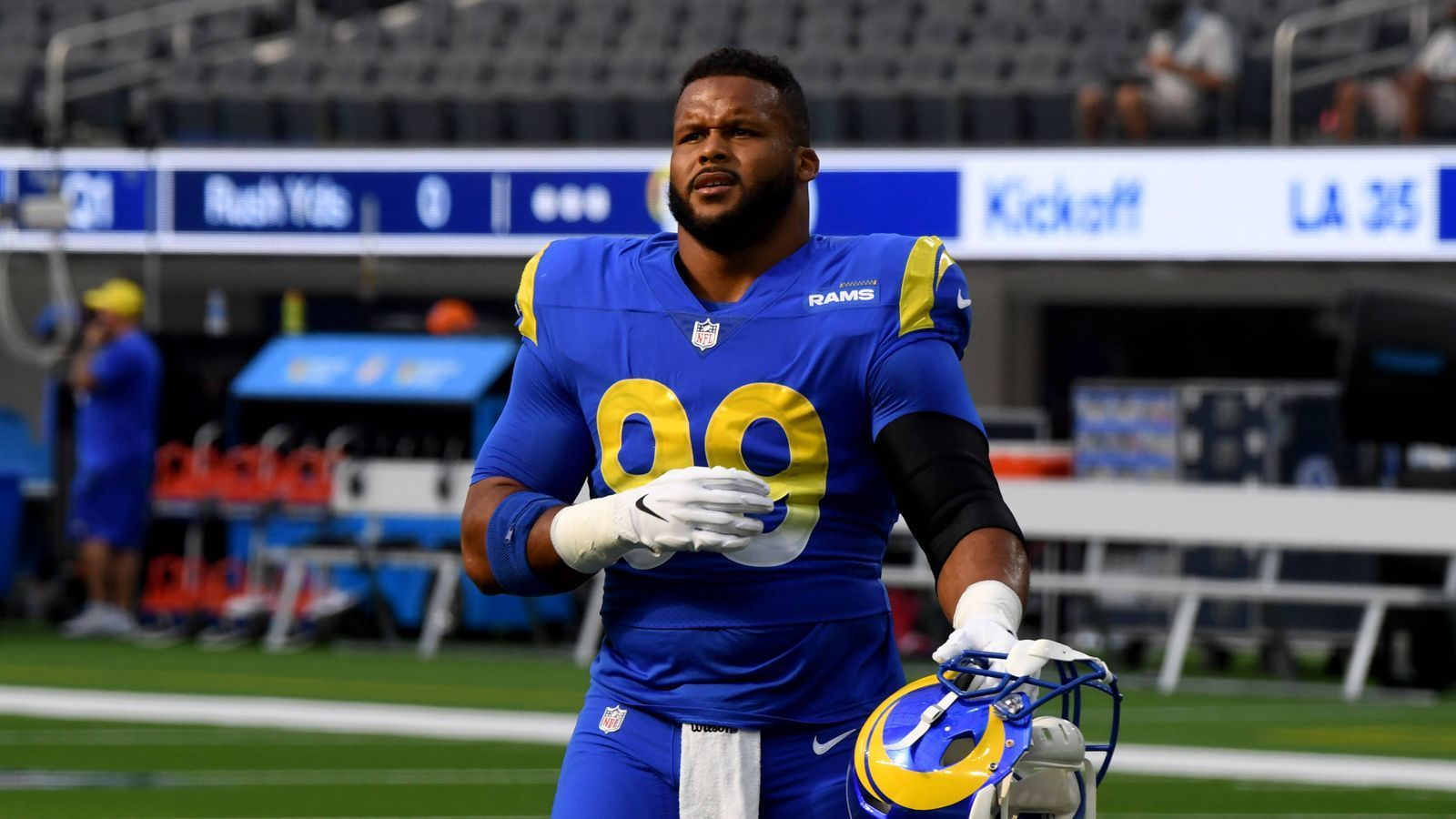 
                <strong>17. Aaron Donald</strong><br>
                
              