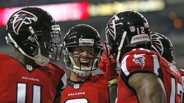 
                <strong>Atlanta-Falcons-Wette</strong><br>
                Nein, es ist nicht unbedingt komplett verrückt, wenn man Geld auf den Sieg der Atlanta Falcons im Super Bowl LI setzt. Verrückt wird es dann, wenn man 1,1 Millionen Dollar auf die Falcons setzt. Wie "AP" berichtet, hat ein unbekannter Wetter genau das getan. Die Wette wurde mit dem Zusatz "Plus Drei" platziert. Heißt: Gewonnen wird dann, wenn die Falcons siegen oder mit einem oder zwei Punkten gegen die New England Patriots verlieren. Im Erfolgsfall hätte der Falcons-Sympathisant schlappe 2,1 Millionen Dollar ausgezahlt bekommen. Daraus wurde bekanntlich nichts.
              