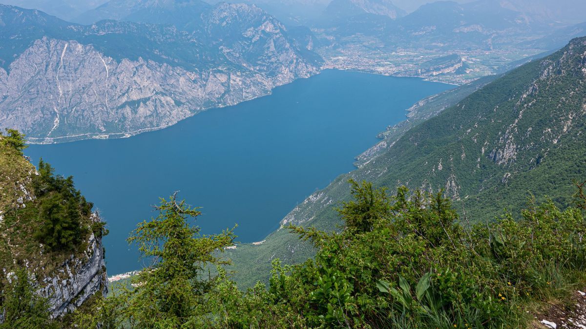 Ein deutscher Tourist ist beim Baden im Gardasee vor den Augen seiner Frau ertrunken.