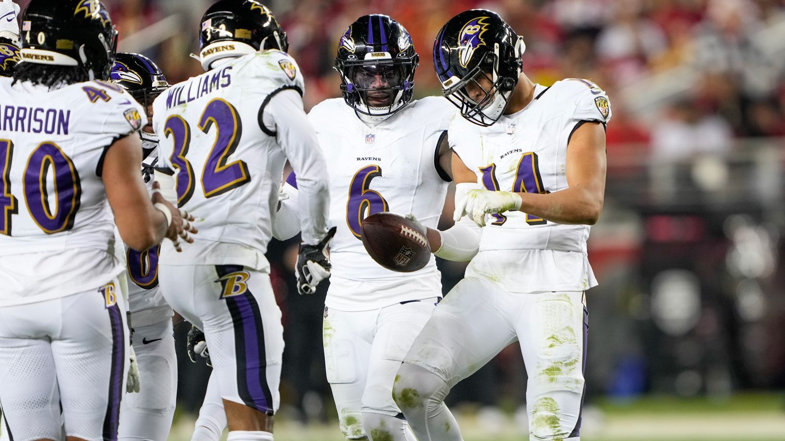 <strong>Gewinner: Defense der Baltimore Ravens</strong><br>Auch hier wäre die Nennung von Lamar Jackson und oder Zay Flowers möglich gewesen. Aber die Defense der Ravens dechiffrierte die komplexe Shanahan-Offense der 49ers und ließ diese verzweifeln. Kyle Hamilton, Geno Stone, Patrick Queen, Roquan Smith und Co. - diese Jungs sind das Herzstück der Mannschaft und waren im Mittelpunkt beim 33:19-Sieg.