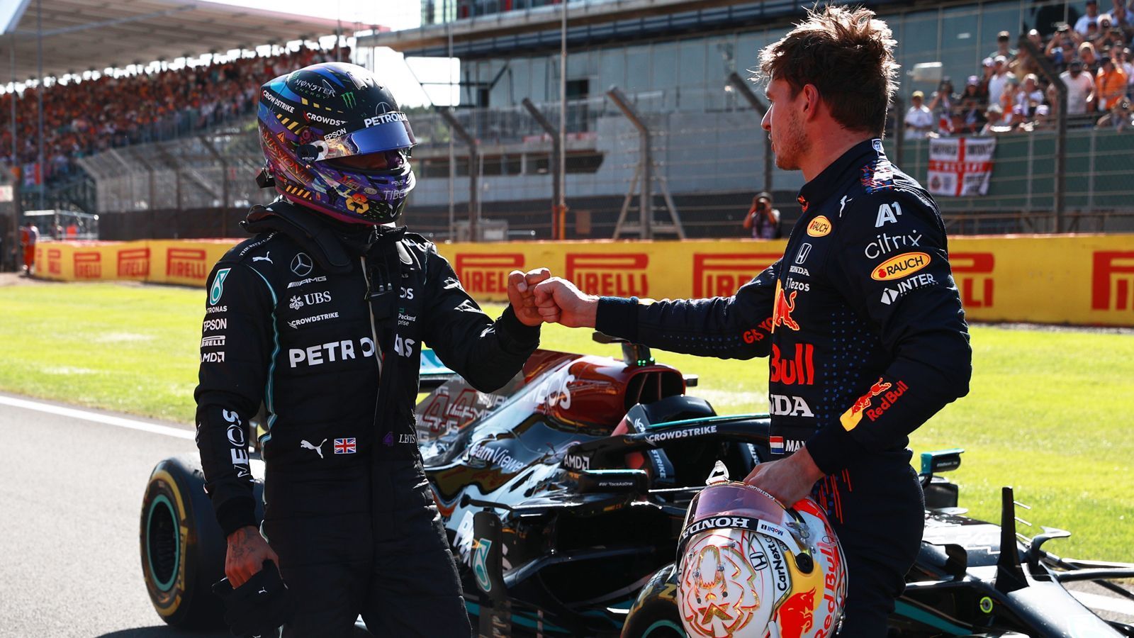 
                <strong>Netzreaktionen zum GP in Silverstone</strong><br>
                Der große Preis von Großbritannien in Silverstone wird zum großen Duell zwischen den beiden WM-Matadoren Max Verstappen und Lewis Hamilton. ran zeigt die Netzreaktionen.
              