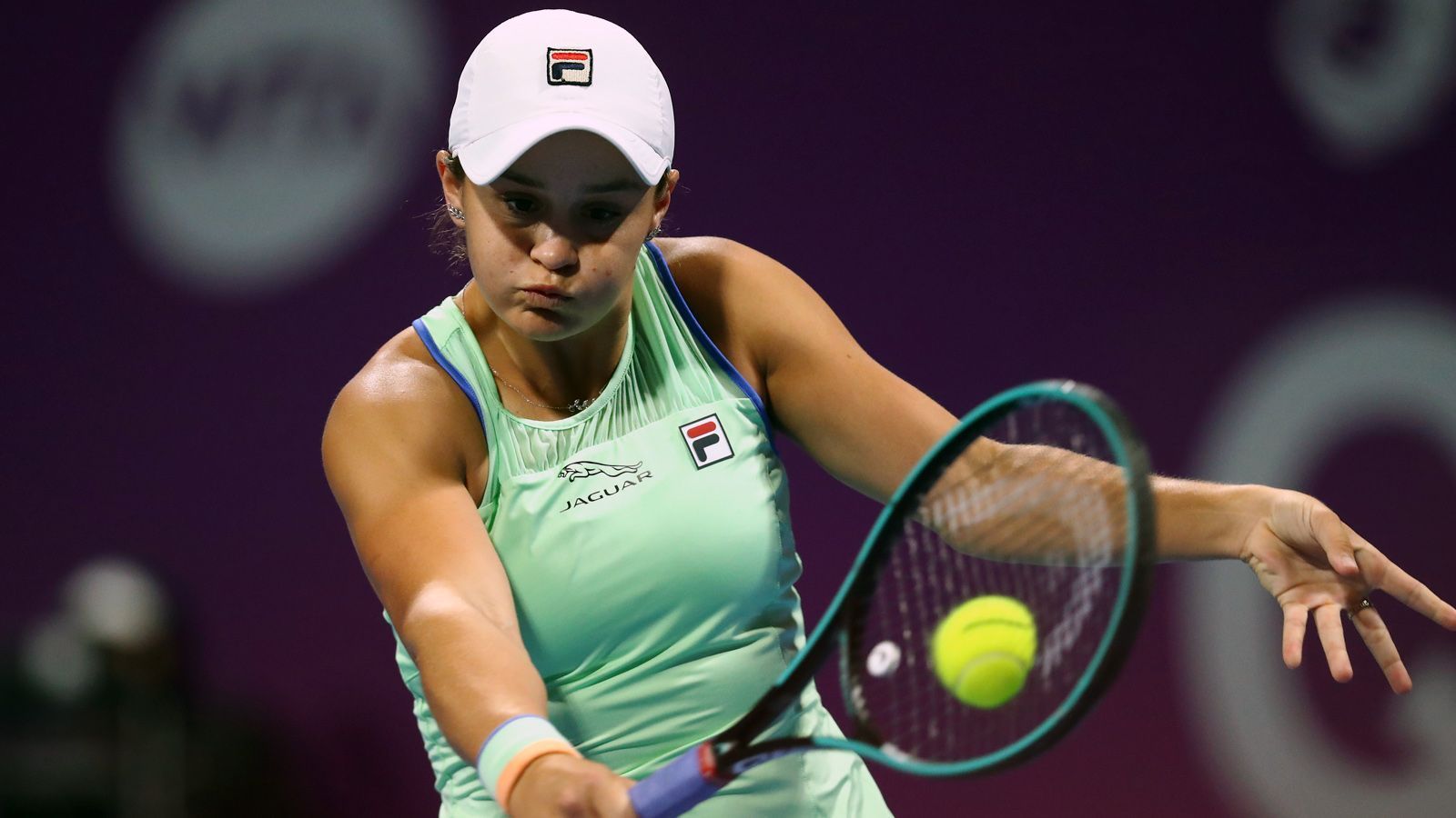 
                <strong>Ashleigh Barty</strong><br>
                Mit der Australierin Ashleigh Barty sagte die derzeitige Nummer 1 des WTA-Rankings ebenfalls für die US Open ab. "Mein Team und ich haben entschieden, dass wir nicht in die USA reisen werden für die Western and Southern Open sowie die US Open in diesem Jahr", erklärte die 24-Jährige der australischen "Herald Sun". Ob Barty später in der Saison zur Titelverteidigung beim Grand-Slam-Turnier in Paris antritt, ließ sie hingegen noch offen. 
              