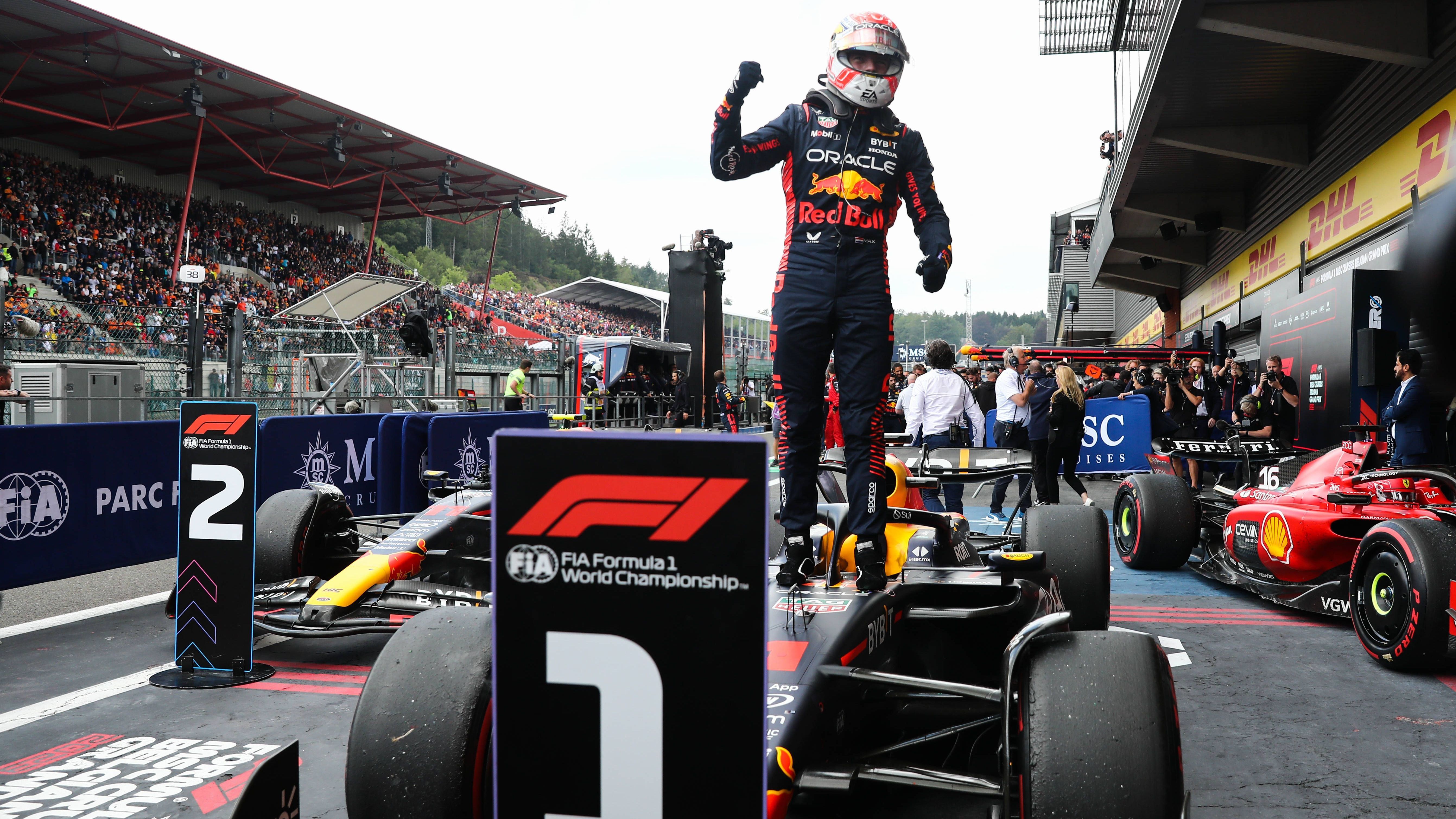 <strong>Baku und Spa 2024 nicht erneut mit Sprintrennen</strong><br>Die beiden Sprintrennen in China und Miami ersetzen 2024 die Gastgeber Baku und Spa-Francorchamps, wo in der vergangenen Saison noch das Kurzformat stattgefunden hat. In Aserbaidschan und Belgien wird damit im kommenden Jahr nur noch ein Rennen am Rennwochenende ausgetragen.