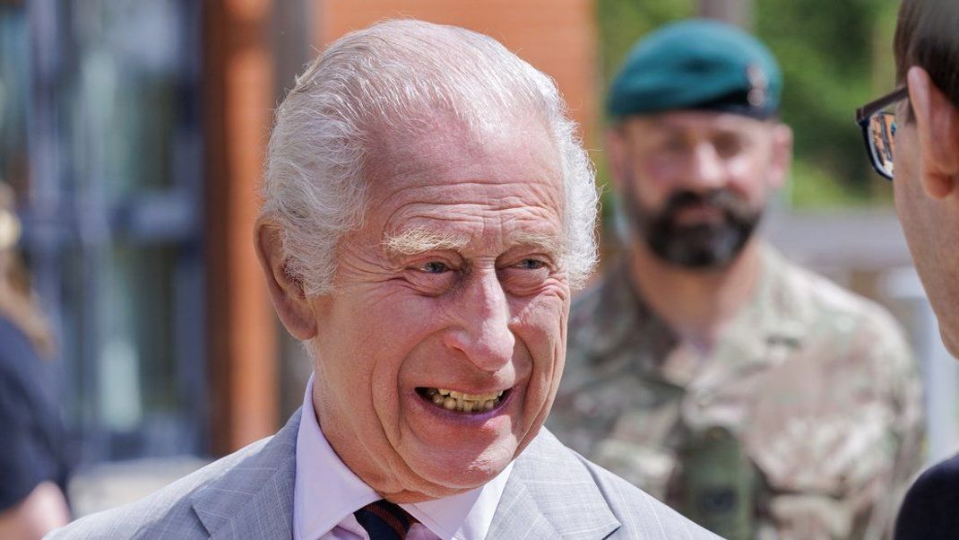 König Charles III. besuchte am 9. Mai einen Ausbildungsstützpunkt der Royal Engineers in Surrey.