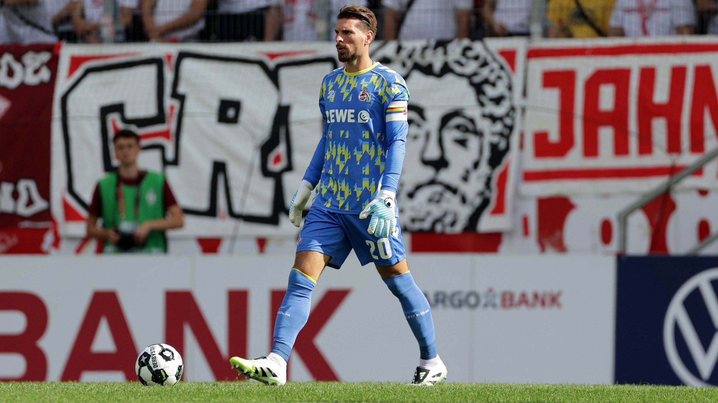 <strong>Ron-Robert Zieler</strong><br>Der damalige Torwart von Hannover 96 blieb bei der WM ebenfalls als Backup von Neuer ohne Einsatz. Nach der WM führte der Weg von Ron-Robert Zieler weiter zu Leicester City, zum VfB Stuttgart und wieder zurück nach Hannover. Bei 96 trug der Torwart die Kapitänsbinde. Nun ist er dem Ruf der Bundesliga gefolgt und zu seinem Jugendverein, dem 1. FC Köln, zurückgekehrt.