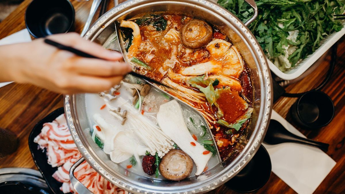 Asiatischer Hot-Pot für zu Hause: geselliges Essen zu Weihnachten oder SIlvester