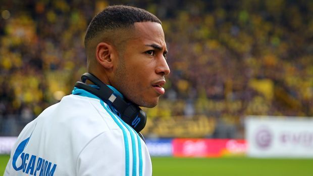 
                <strong>Dennis Aogo (FC Schalke)</strong><br>
                Dennis Aogo (FC Schalke 04)
              