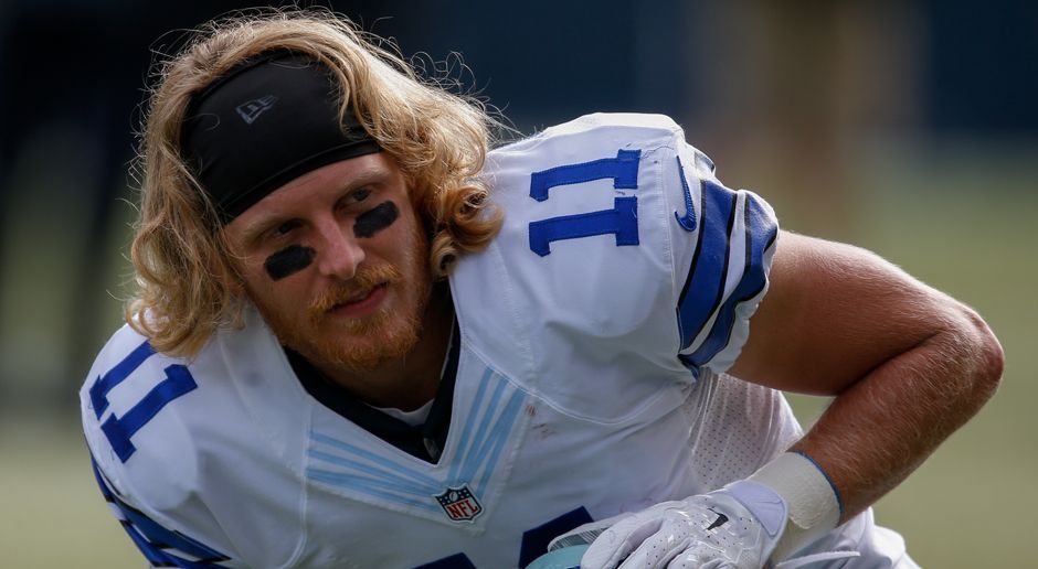 
                <strong>Cole Beasley (Wide Receiver)</strong><br>
                Dallas Cowboys – Cole Beasley (Wide Receiver): Bei den Dallas Cowboys ist Wide Receiver Cole Beasley die Notfalllösung bei einer Verletzung. Der 27-Jährige spielte in der Highschool zuletzt auf dieser Position und verbuchte in seinem letzten Jahr über 1500 Yards und zwölf Touchdown-Pässe. Mit einer Größe von knapp 1,70 Meter wäre er aber wohl einer der kleinsten Quarterbacks der NFL-Geschichte.
              