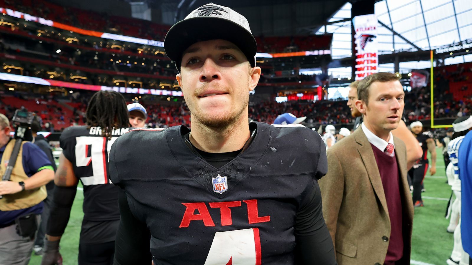 <strong>Gewinner: Taylor Heinicke (Atlanta Falcons)</strong><br>23 Pässe. 1 TD und fast ein 100er Rating. Wir hätten auch Bijan Robinson nehmen können, der der entscheidende Mann in der Partie gegen die Colts war (29:10). Allerdings bewies Heinicke mal wieder, dass er ein solider Starting Quarterback ist und auf jeden Fall die bessere Option, im Vergleich zu Desmond Ridder. Das muss Coach Arthur Smith nur noch dauerhaft merken.