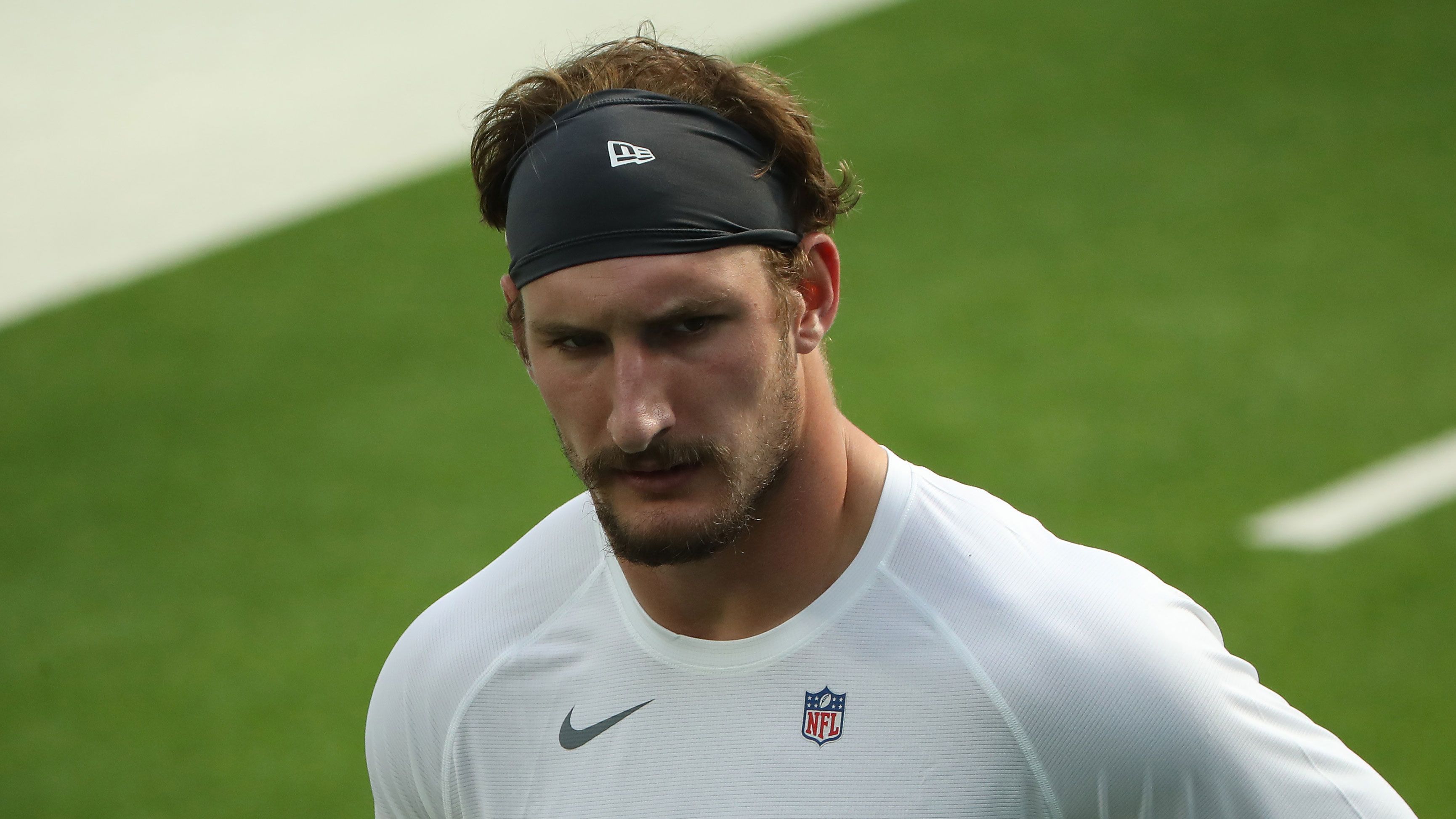 
                <strong>Platz 8: Joey Bosa (Los Angeles Chargers)</strong><br>
                Spielstärke: 92
              