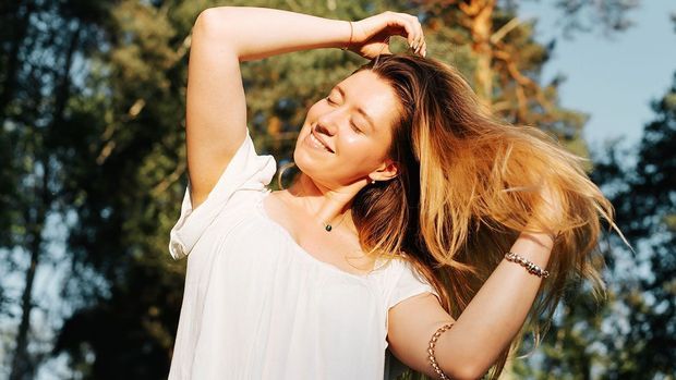 Apfelessig für die Haare: So wirkt das Hausmittel als Beauty Produkt