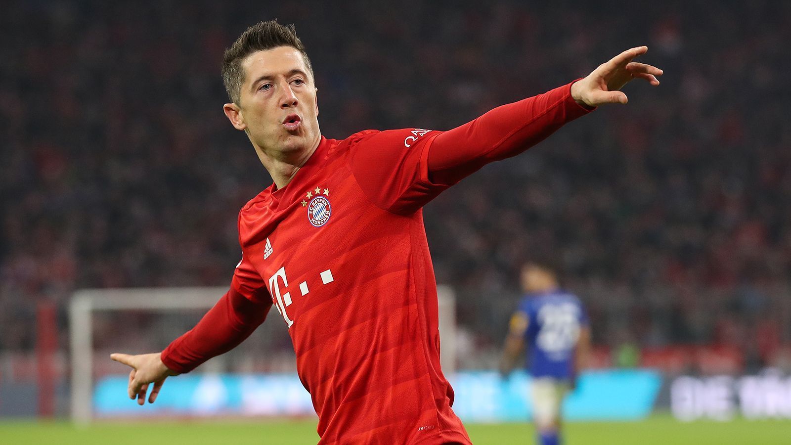 
                <strong>Die Erfolge: Robert Lewandowski</strong><br>
                 - Polnischer Pokalsieger 2009 mit Lech Posen - Polnischer Meister 2010 mit Lech Posen - 7 x Deutscher Meister (2011, 2012 mit Borussia Dortmund, 2015, 2016, 2017, 2018, 2019, 2020 mit Bayern München) - 3 x DFB-Pokal-Sieger (2012 mit Borussia Dortmund, 2016, 2019, 2020 mit dem FC Bayern) - 1x Champions-League Sieger (2020 mit dem FC Bayern) - 1x Klub-Weltmeister (2021 mit dem FC Bayern) - 4 x Torschützenkönig der Bundesliga (2014, 2016, 2018, 2019, 2020) - Weltfußballer 2020
              