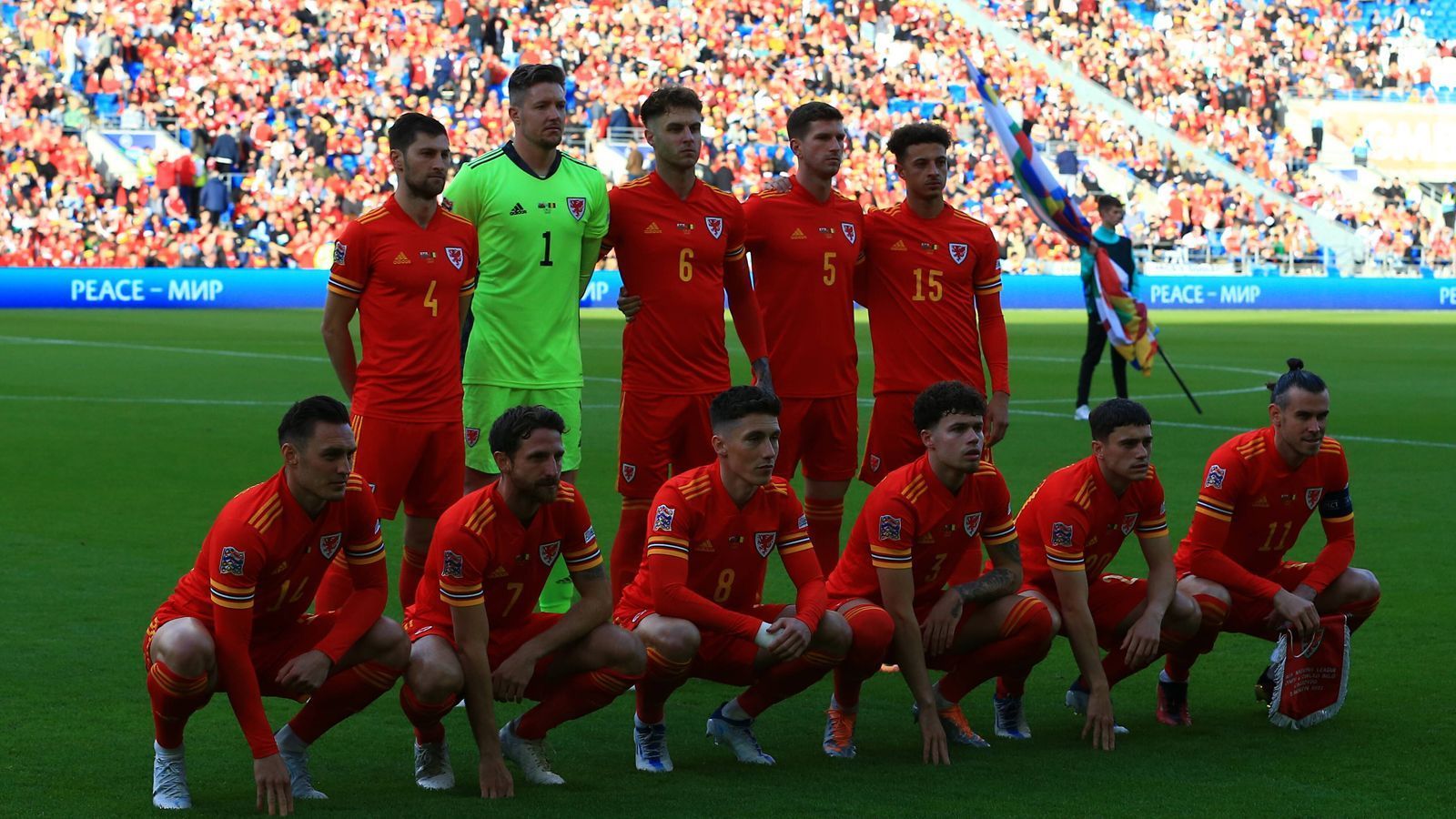 
                <strong>Wales - "The Dragons"</strong><br>
                Wales identifiziert sich auf der internationalen Fußballbühne mit einem Fabelwesen: "Die Drachen" wird die Nationalmannschaft dort genannt.
              