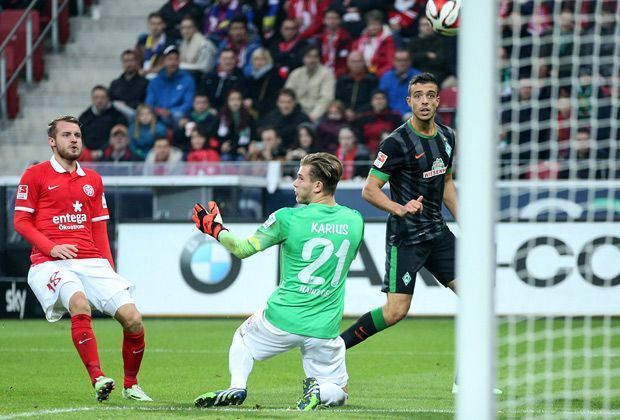 
                <strong>TOP: Franco Di Santo</strong><br>
                Werder Bremen atmet auf - und einen großen Anteil daran hat Franco Di Santo. Der Angreifer schnürt beim ersten Saisonsieg der Hansestädter in Mainz einen Doppelpack und beschert Trainer Wiktor Skripnik ein perfektes Bundesliga-Debüt.
              