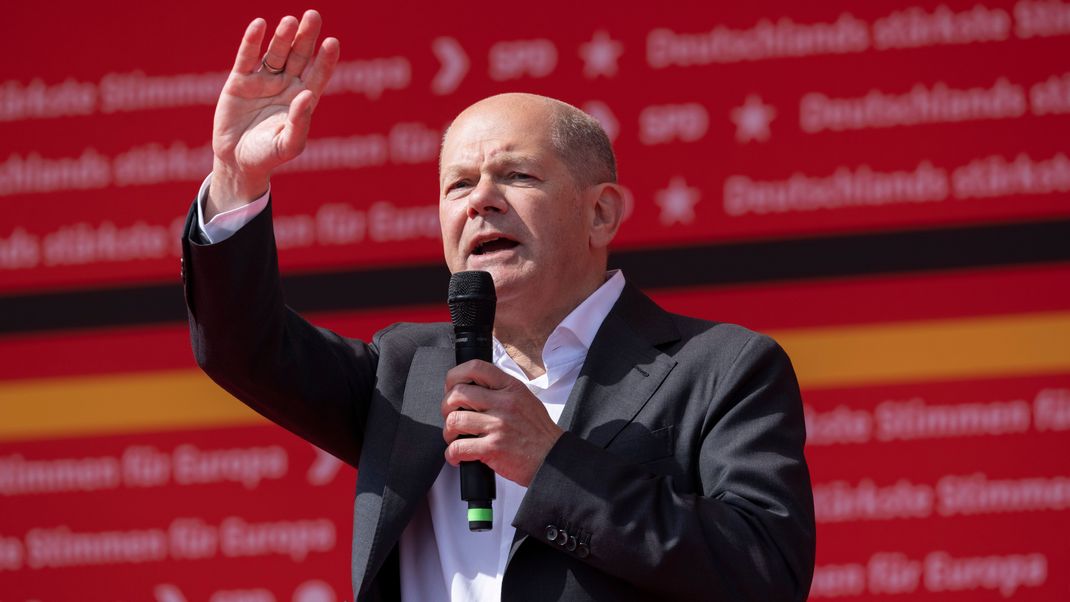 Nach dem Debakel für die SPD liegt es an Kanzler Scholz, die Vertrauensfrage zu stellen.