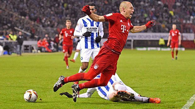 
                <strong>Bester Schauspieler: Arjen Robben</strong><br>
                Bester Schauspieler: Arjen Robben. Der Niederländer von Bayern München hebt auch in dieser Saison wieder fleißig ab. Unabhängig vom Höhenflug des Rekordmeisters segelt der Linksfuß durch die gegnerischen Strafräume. So viel Theatralik wird nicht nur mit dem einen oder anderen Strafstoß belohnt.
              