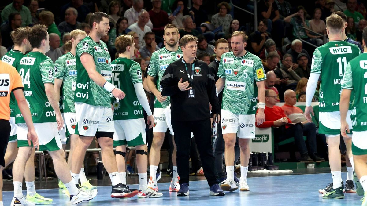 Füchse-Trainer Nicolej Krickau und sein Team