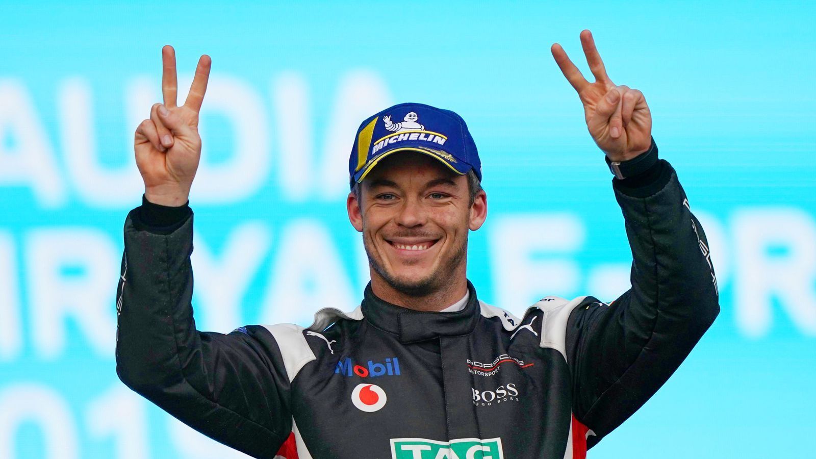 
                <strong>Andre Lotterer (Andretti)</strong><br>
                Andre Lotterer ist ein alter Hase, ein Motorsport-Routinier. 41 Jahre ist er alt, und eigentlich kann man einem gestandenen Piloten wie ihm nichts mehr vormachen. Er hat dreimal die 24 Stunden von Le Mans gewonnen, dazu kommt die Super Formula, Super GT, die WEC mit dem Titel 2012 und seit 2017 die Formel E. 
              