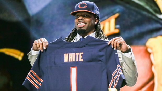 
                <strong>Pick 7: Kevin White</strong><br>
                Pick 7: Kevin White, WR (Chicago Bears): Wie Fowler verpasst auch White seine erste Saison komplett. Ein Ermüdungsbruch zwingt den Wide Receiver aus West Virginia zum Zuschauen.
              