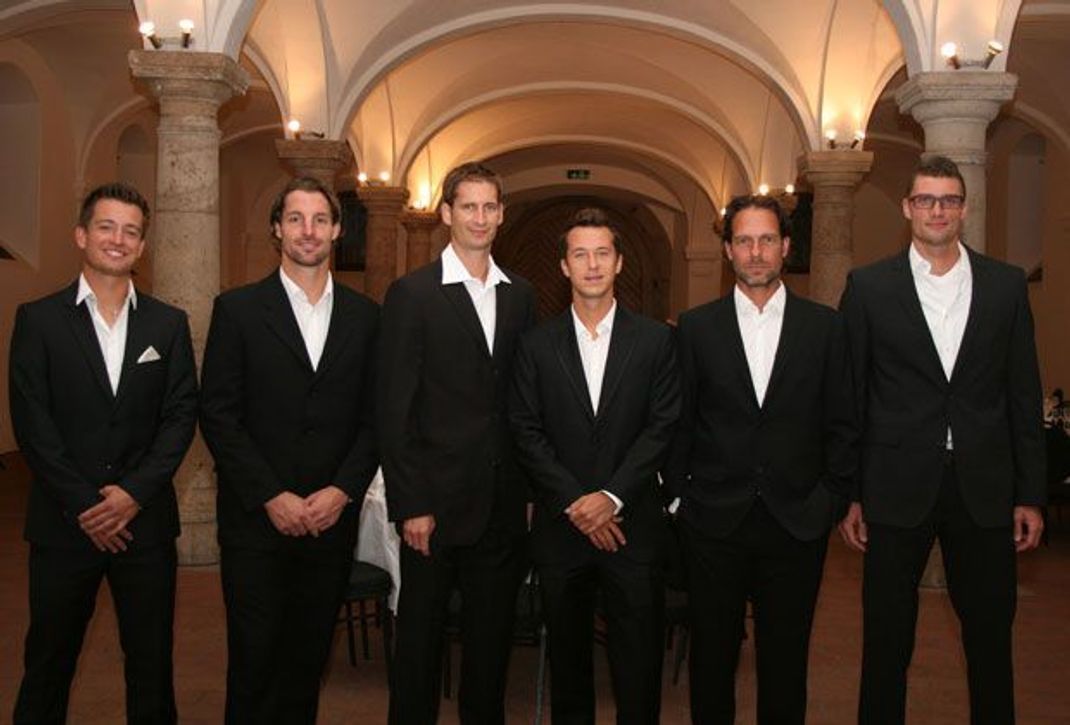 Feiner Zwirn: Das deutsche Davis-Cup-Team beim gemeinsamen Dinner in Ulm.